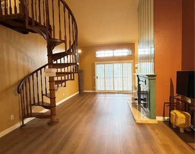 2226 Calle Leon - Photo Thumbnail 4