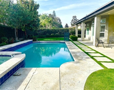 10803 Whitburn Street - Photo Thumbnail 5