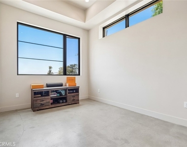 8504 Outland View Drive - Photo Thumbnail 28