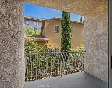 10668 Eastborne Avenue - Photo Thumbnail 10