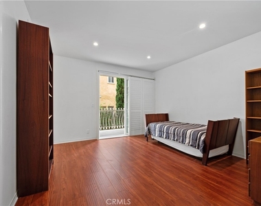 10668 Eastborne Avenue - Photo Thumbnail 5