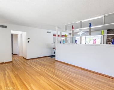 11543 Swinton - Photo Thumbnail 5