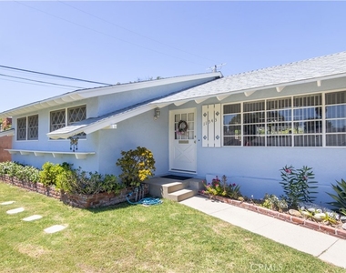 11543 Swinton - Photo Thumbnail 1