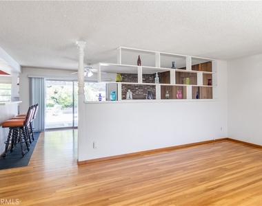 11543 Swinton - Photo Thumbnail 4