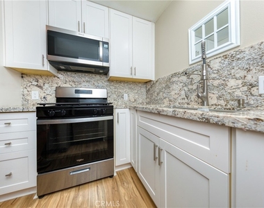 19139 Avenue Of The Oaks - Photo Thumbnail 4