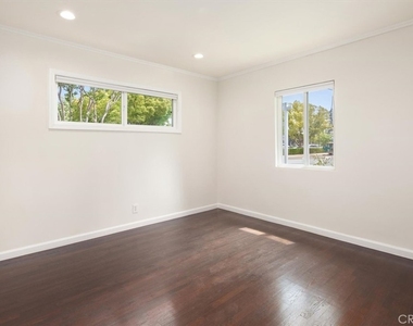 5857 Willis Avenue - Photo Thumbnail 15