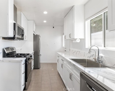5857 Willis Avenue - Photo Thumbnail 9