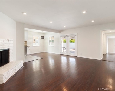 5857 Willis Avenue - Photo Thumbnail 6