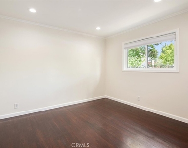 5857 Willis Avenue - Photo Thumbnail 17