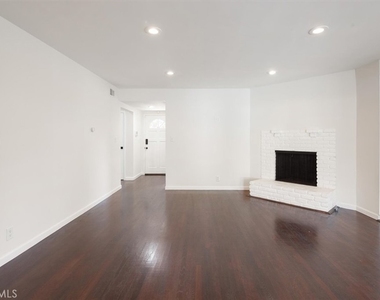 5857 Willis Avenue - Photo Thumbnail 5