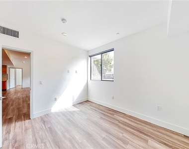 1482 S Sherbourne Drive - Photo Thumbnail 18