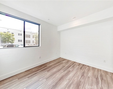 1482 S Sherbourne Drive - Photo Thumbnail 15