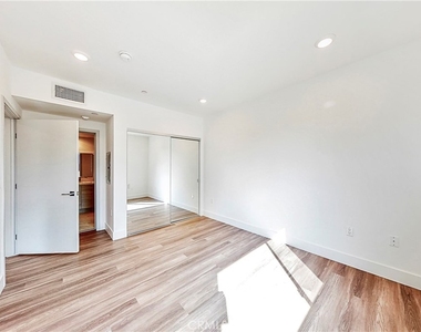 1482 S Sherbourne Drive - Photo Thumbnail 25
