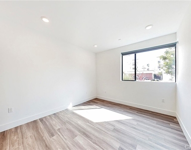 1482 S Sherbourne Drive - Photo Thumbnail 24