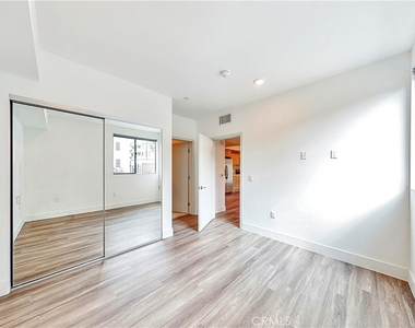 1482 S Sherbourne Drive - Photo Thumbnail 17