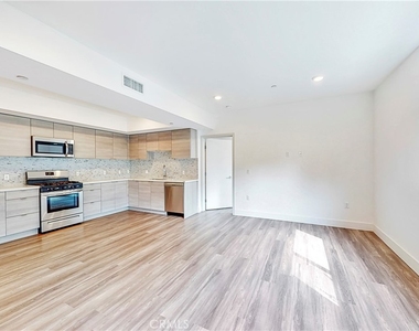 1482 S Sherbourne Drive - Photo Thumbnail 22