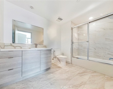 1482 S Sherbourne Drive - Photo Thumbnail 10