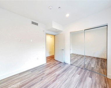 1482 S Sherbourne Drive - Photo Thumbnail 13