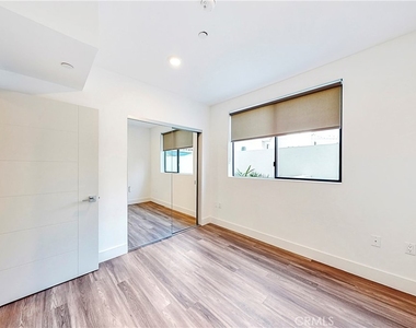 1482 S Sherbourne Drive - Photo Thumbnail 10