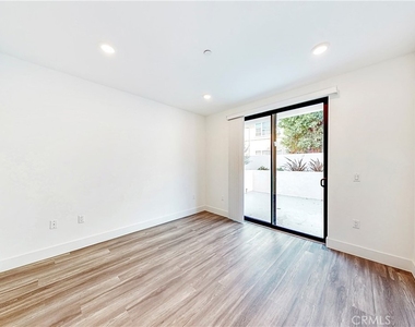 1482 S Sherbourne Drive - Photo Thumbnail 11