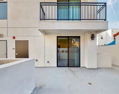 1482 S Sherbourne Drive - Photo Thumbnail 21