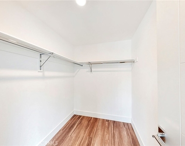 1482 S Sherbourne Drive - Photo Thumbnail 14