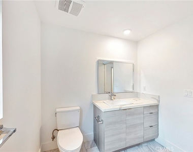 1482 S Sherbourne Drive - Photo Thumbnail 16