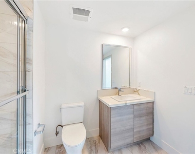 1482 S Sherbourne Drive - Photo Thumbnail 15