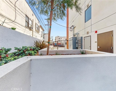 1482 S Sherbourne Drive - Photo Thumbnail 22