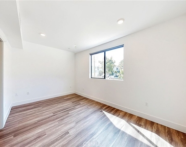 1482 S Sherbourne Drive - Photo Thumbnail 5