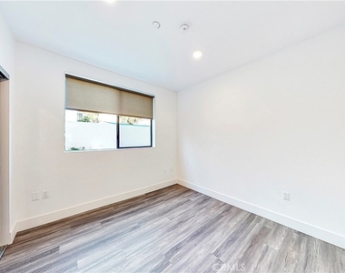 1482 S Sherbourne Drive - Photo Thumbnail 12
