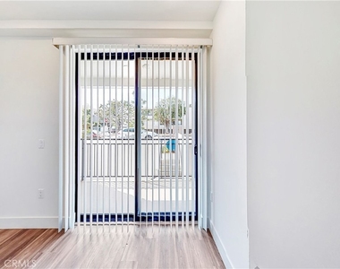 1482 S Sherbourne Drive - Photo Thumbnail 7