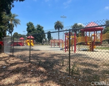2043 Lincoln Avenue - Photo Thumbnail 6