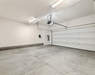 2043 Lincoln Avenue - Photo Thumbnail 12