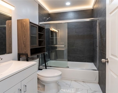 8216 Encino Avenue - Photo Thumbnail 3