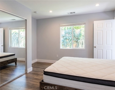 8216 Encino Avenue - Photo Thumbnail 4