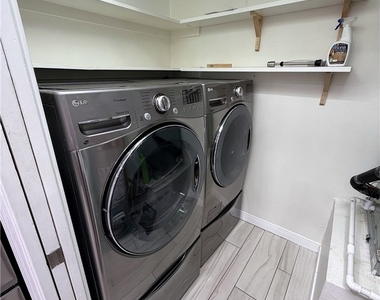 6665 Franklin Avenue - Photo Thumbnail 8