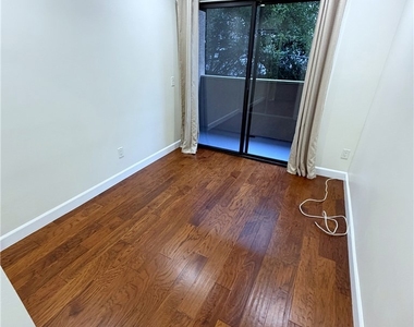 6665 Franklin Avenue - Photo Thumbnail 15
