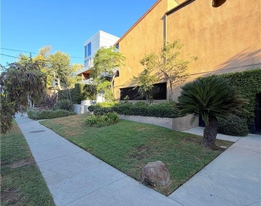 6665 Franklin Avenue - Photo Thumbnail 31