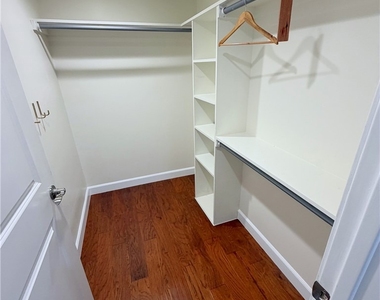 6665 Franklin Avenue - Photo Thumbnail 12