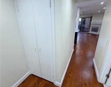 6665 Franklin Avenue - Photo Thumbnail 19