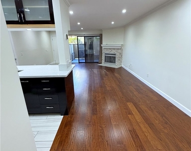 6665 Franklin Avenue - Photo Thumbnail 9