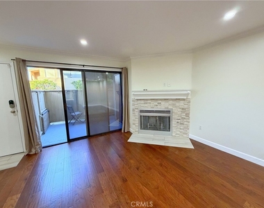 6665 Franklin Avenue - Photo Thumbnail 2