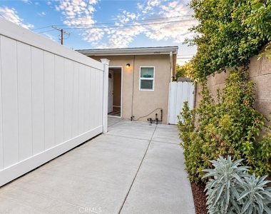 6463 Woodlake Avenue - Photo Thumbnail 9
