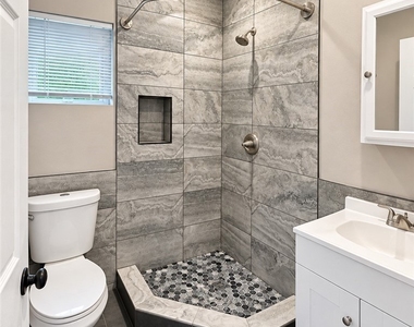 6463 Woodlake Avenue - Photo Thumbnail 5