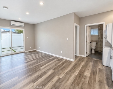 6463 Woodlake Avenue - Photo Thumbnail 6