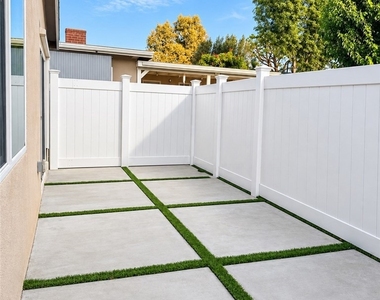 6463 Woodlake Avenue - Photo Thumbnail 8