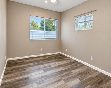 6463 Woodlake Avenue - Photo Thumbnail 4