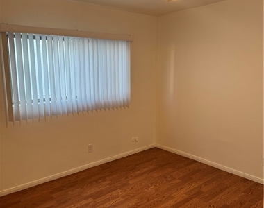 1164 Irving Avenue - Photo Thumbnail 15