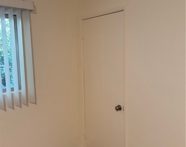 1164 Irving Avenue - Photo Thumbnail 14